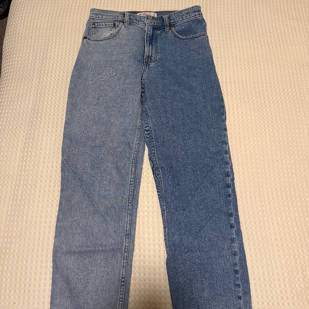 Two tone Abercrombie ankle mom Jean 26R